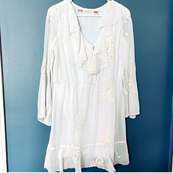 Chelsea & Violet Boho White and Ivory Floral Embroidered Slip On Dress Small - Picture 1 of 10